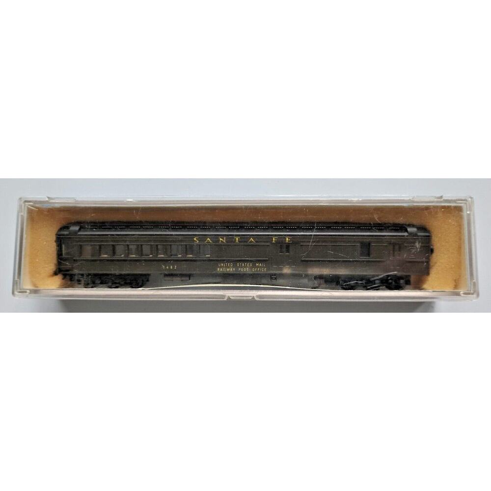 PMI N Scale Trains 8620 Coach ATSF US Mail Railway in Case Santa Fe 1482 U105-25